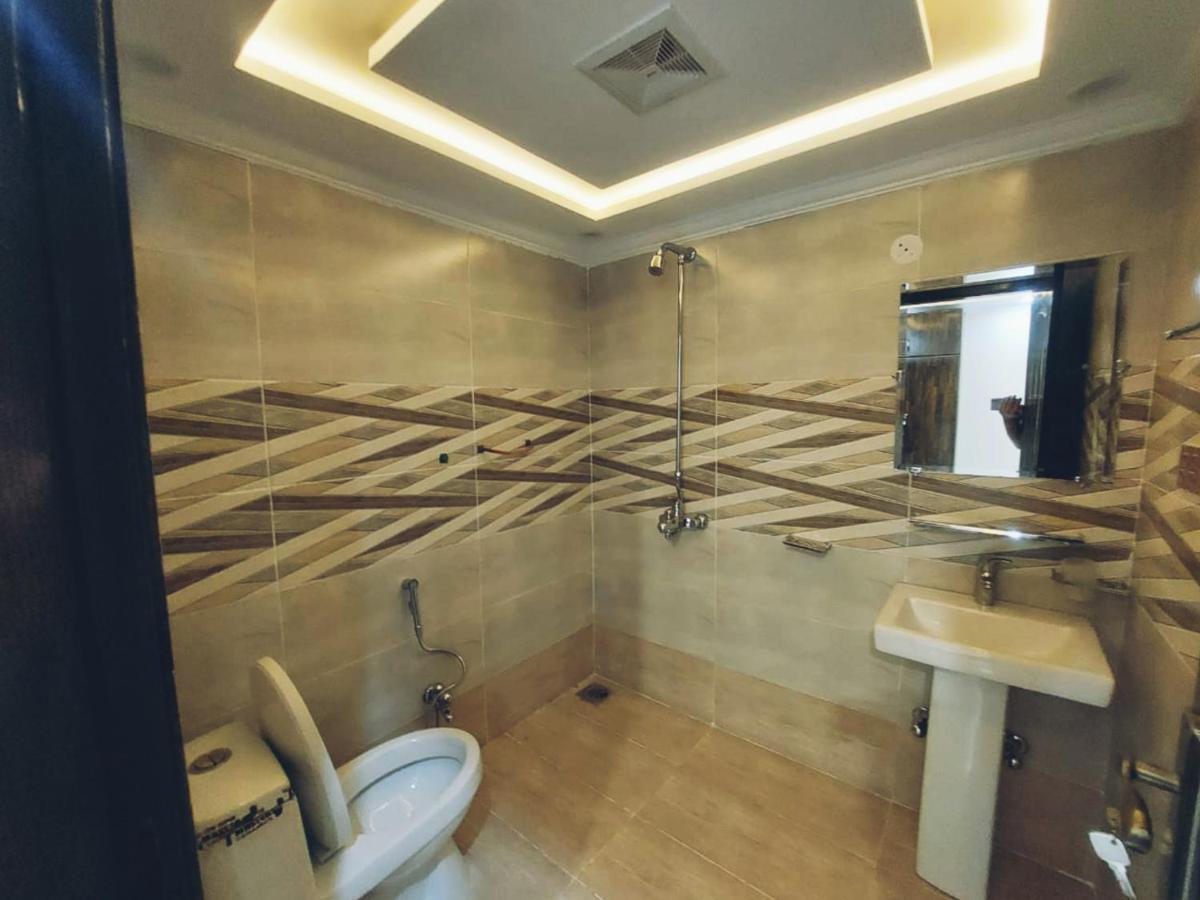 Hotel White Pearl Lahore Bagian luar foto