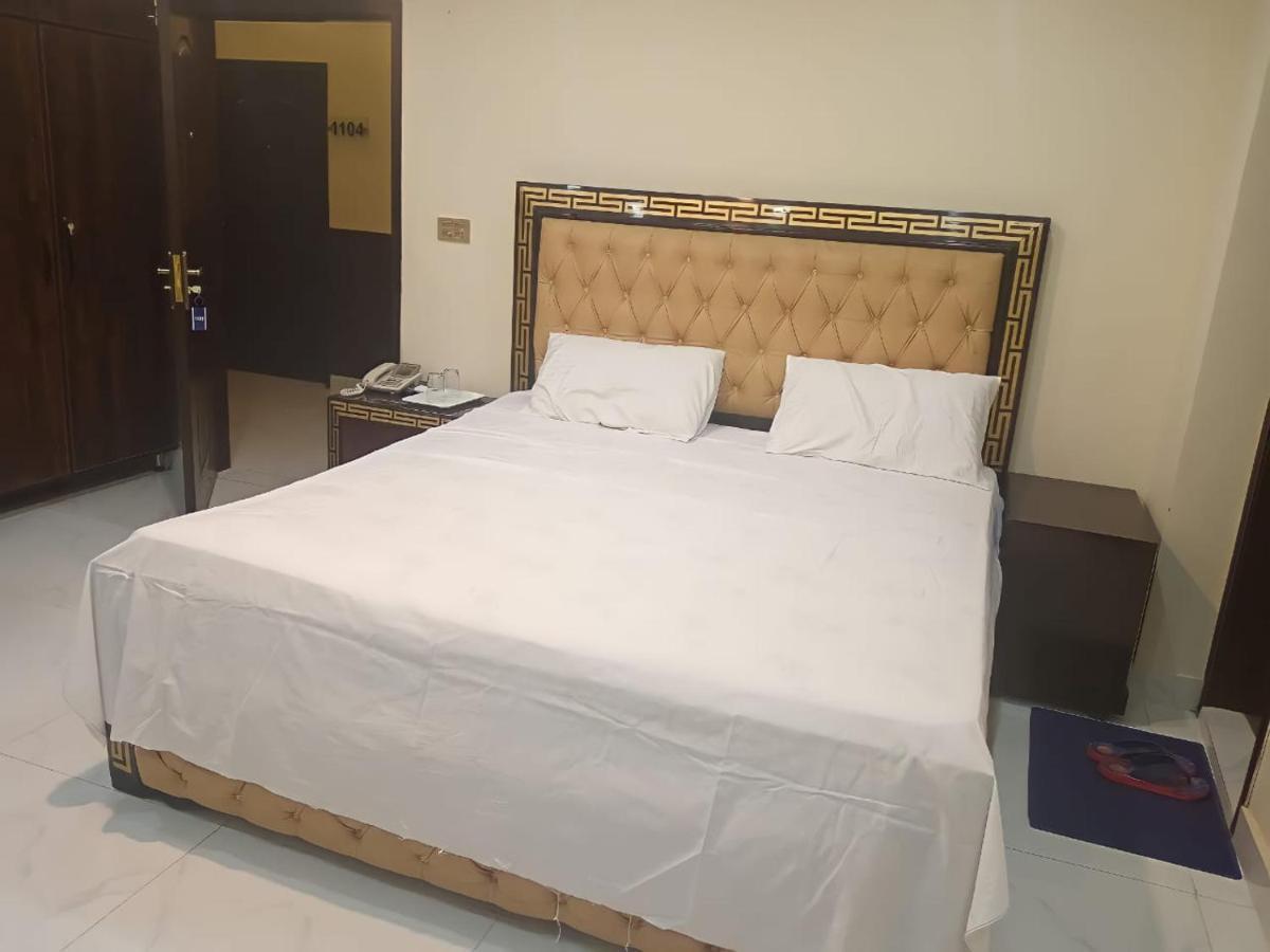 Hotel White Pearl Lahore Bagian luar foto