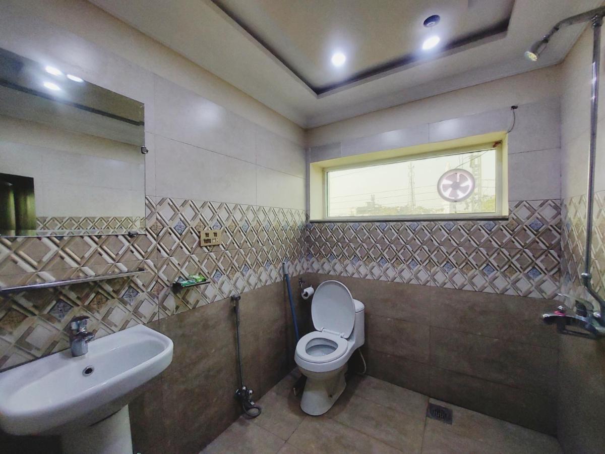 Hotel White Pearl Lahore Bagian luar foto